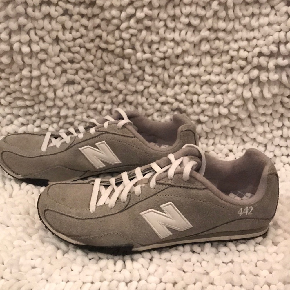New Balance 442